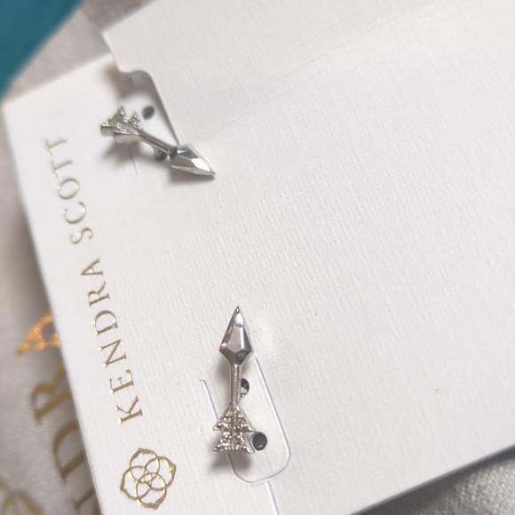 NWT Kendra Scott Zoey Arrow Stud Earrings in Silver - Picture 3 of 6